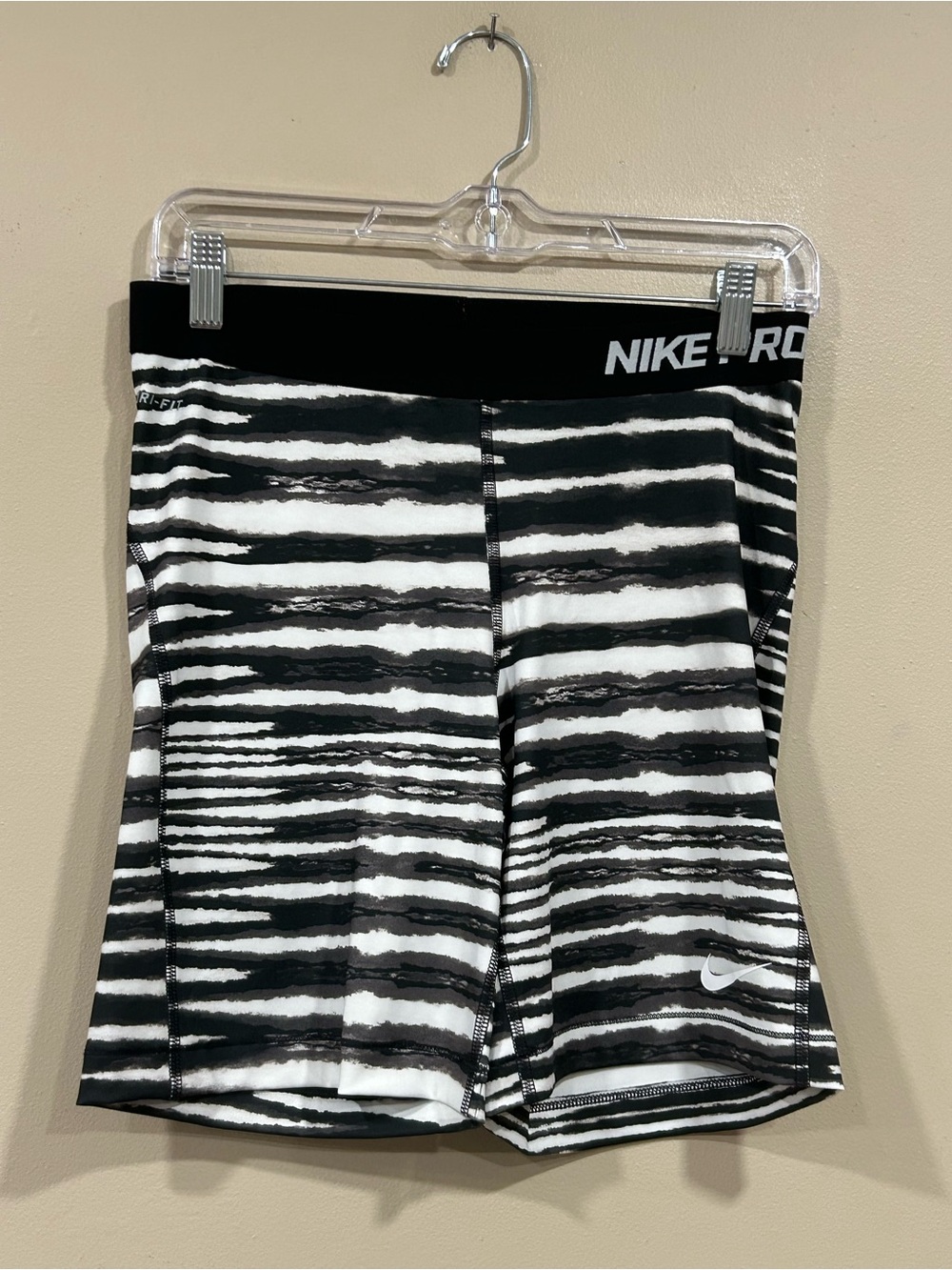 Nike Women’s Athletic Shorts Black White Size Large